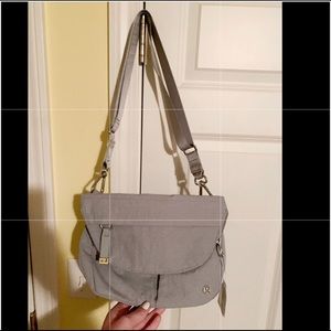 Lululemon- All Night Festival Bag